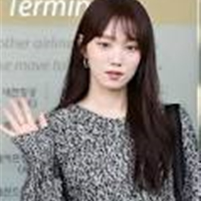 Lee Song-Kyoung